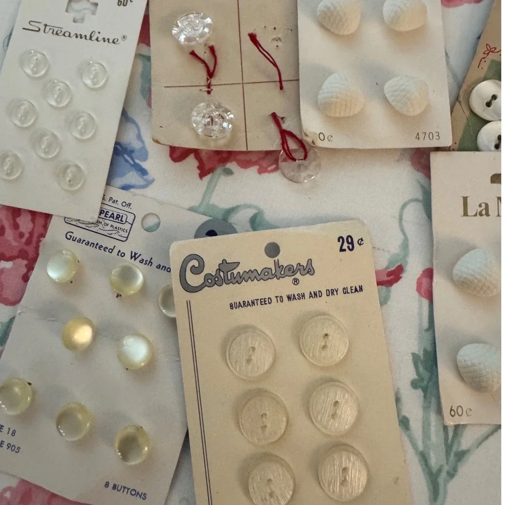 Vintage Button Lot La Mode Le Chic Costumakers Mother of Pearl Glass Retro Cards